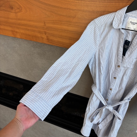 NWT Abercrombie & Fitch Women's striped collared dress with tie waist, Size L/P - Picture 4 of 11
